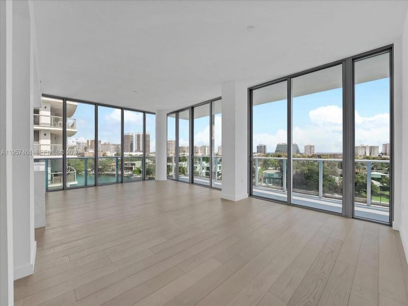 Comprar apartamento no La Baia South LPH_711
