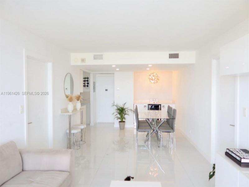 Comprar apartamento no Coronado I 1422