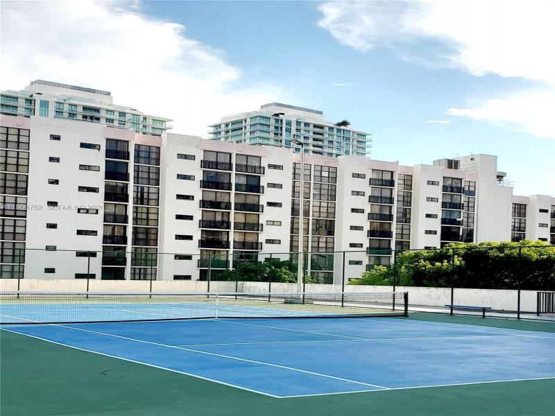 Condo for sale at Plaza of the Americas 324