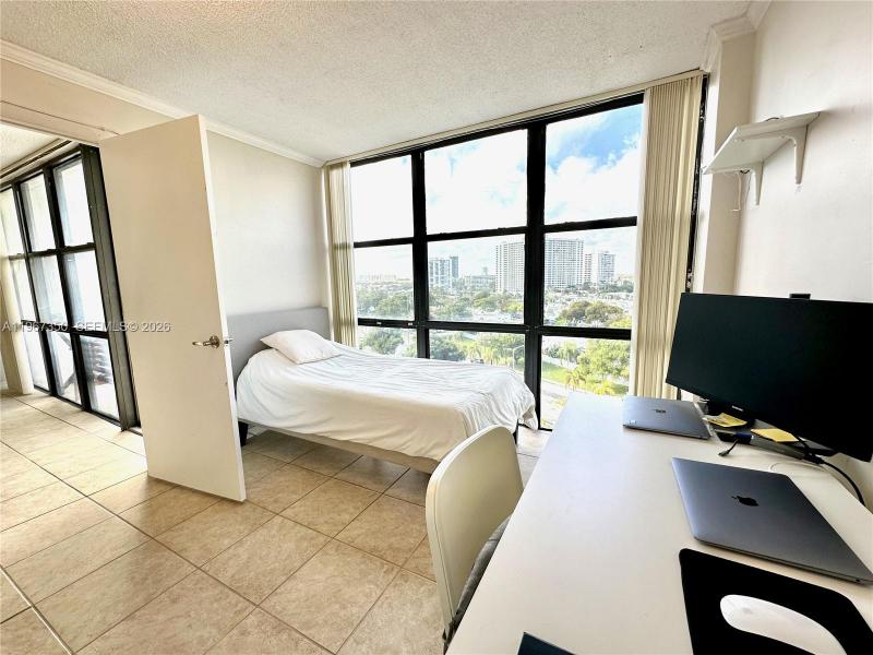 Apartment for rent at Oceanview Park 1007