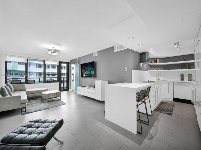 The Alexander Apt #714