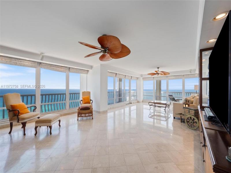 Condo for sale at Point of Americas 3009-10