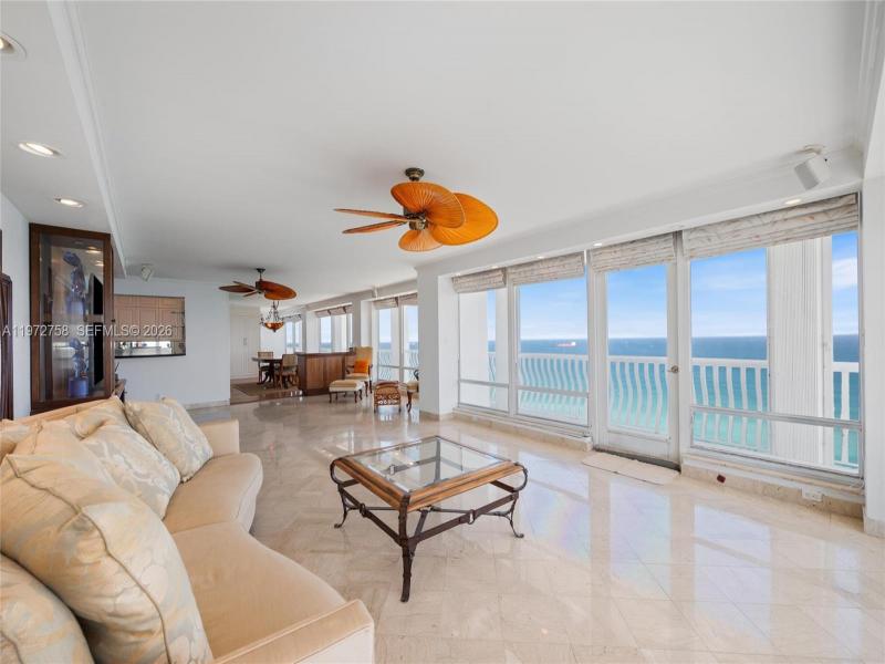 Condo for sale at Point of Americas 3009-10