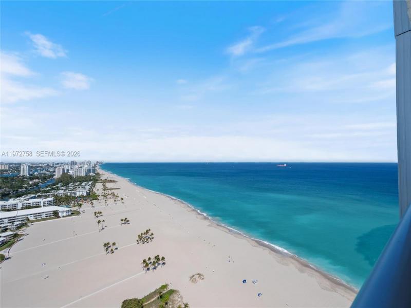 Condo for sale at Point of Americas 3009-10