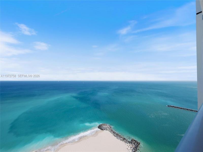 Condo for sale at Point of Americas 3009-10