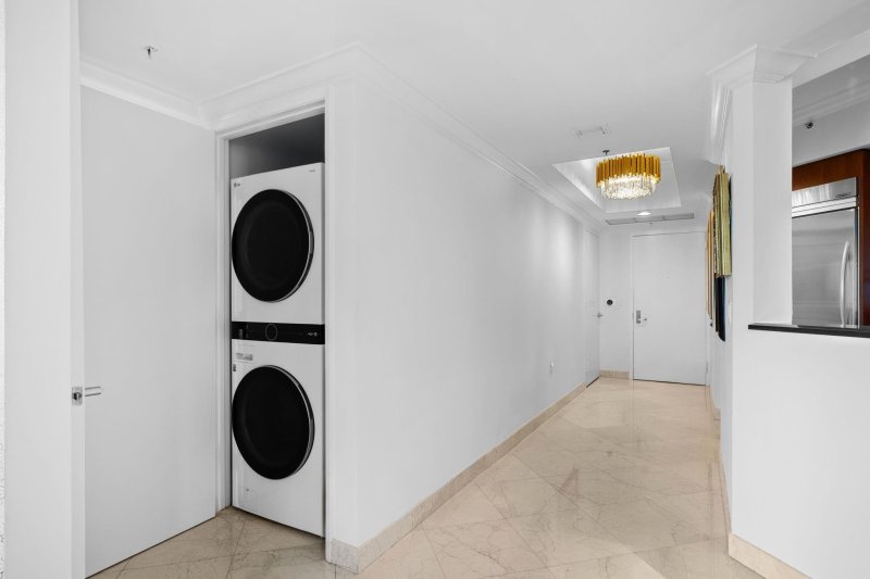 Condo for sale at Las Olas River House 2308