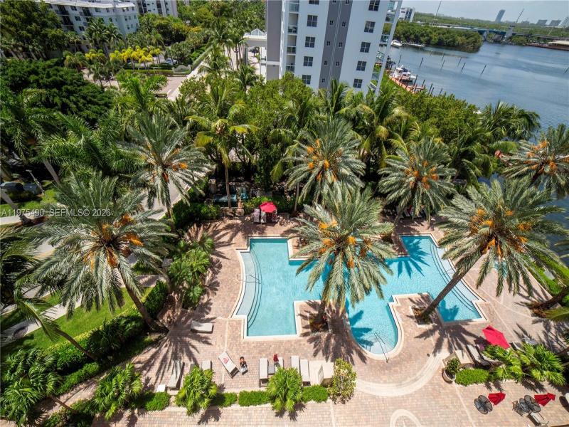 Comprar apartamento en Porto Bellagio 1802