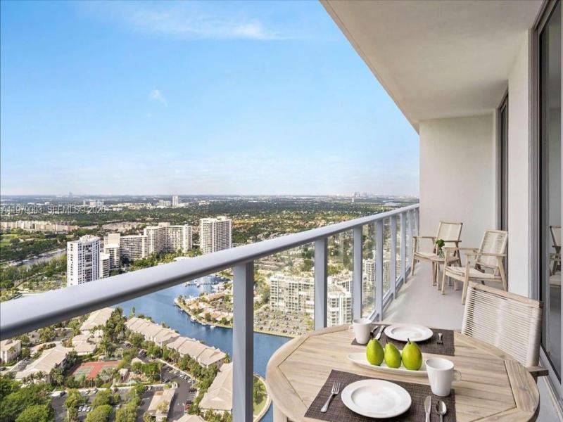 Condo for sale at Hyde Beach House R1402