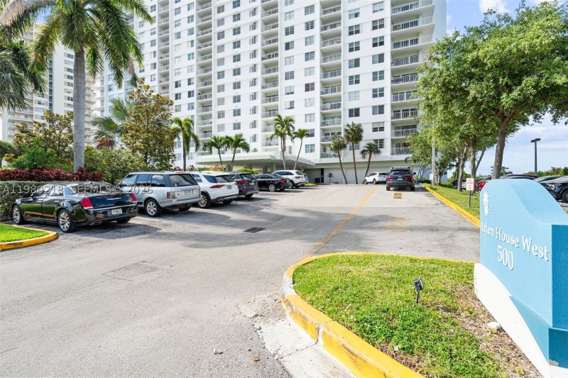 Condo for sale at Arlen House 325