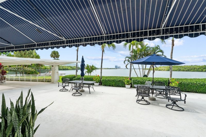 Condo for sale at Arlen House 325