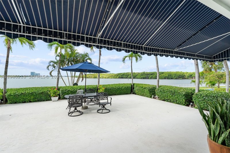 Condo for sale at Arlen House 325