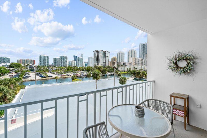 Condo for sale at Arlen House 325