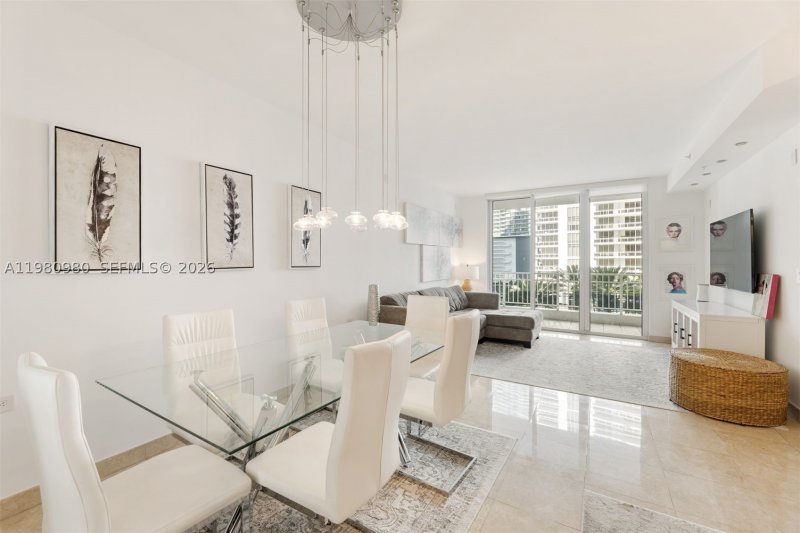 Apartment for rent at Courts Brickell Key 806