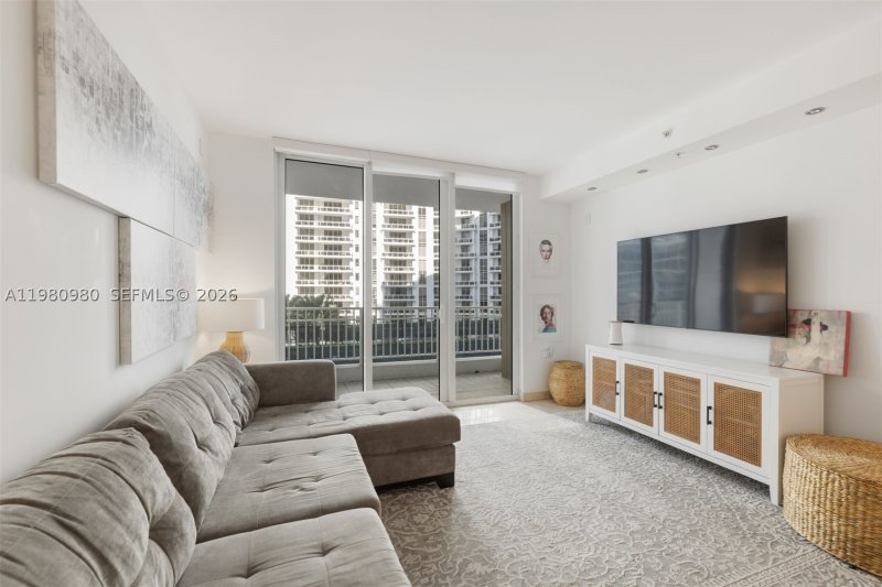 Apartment for rent at Courts Brickell Key 806