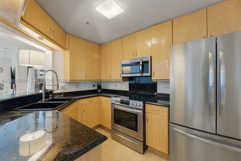 Apartment for rent at Courts Brickell Key 806