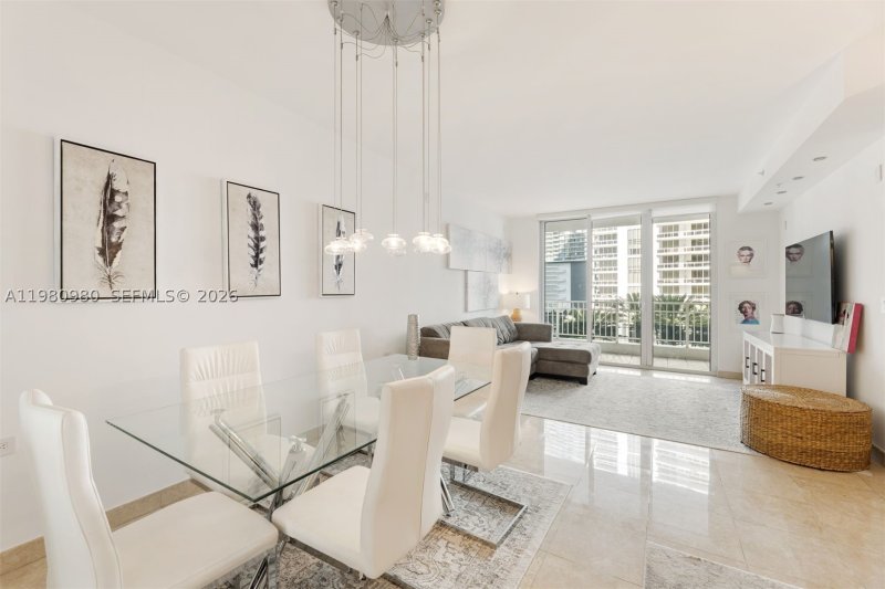 Apartment for rent at Courts Brickell Key 806