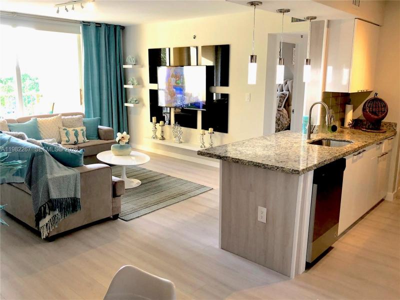 The Yacht Club at Aventura Apt #1405