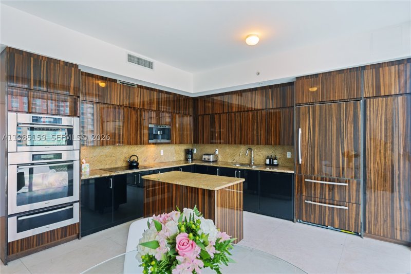 Apartment for rent at Continuum II North 805