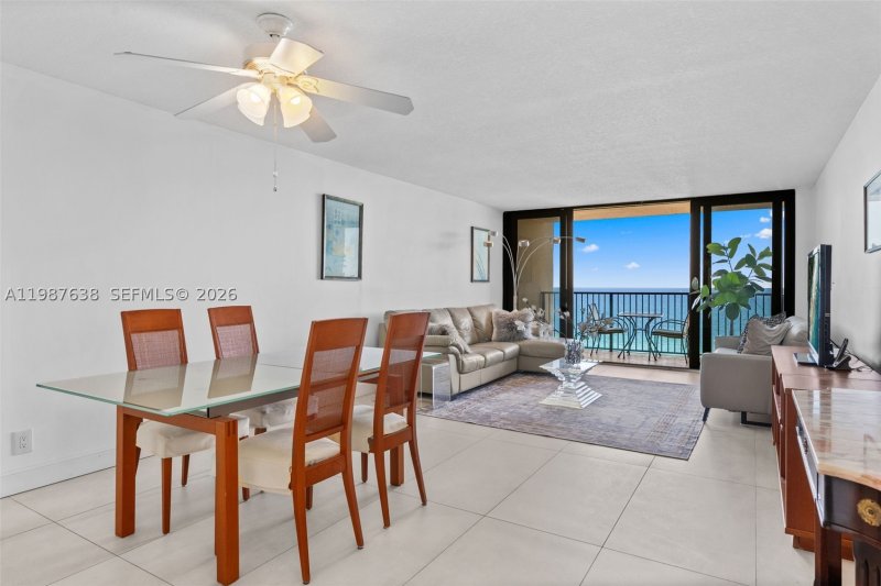 Condo for sale at Valencia at Quadomain 1102