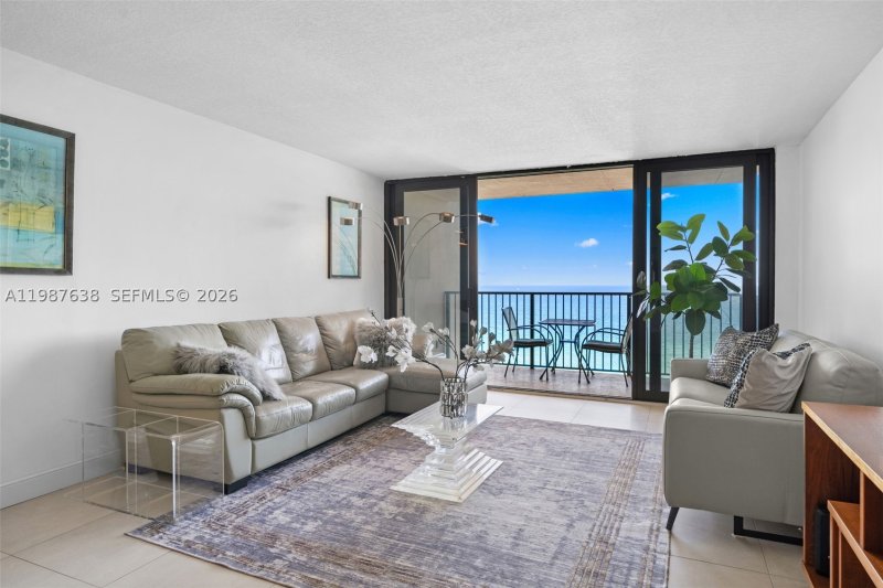 Condo for sale at Valencia at Quadomain 1102