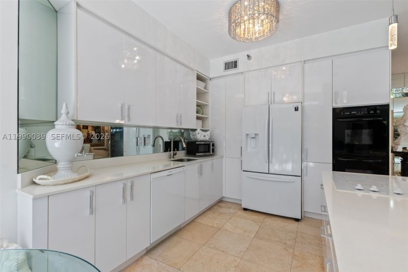 Condo for sale at Mystic Pointe 500 114