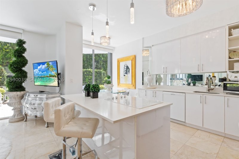 Condo for sale at Mystic Pointe 500 114