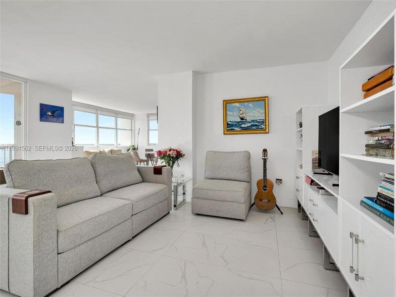 Comprar apartamento en Bayshore Place 1003A