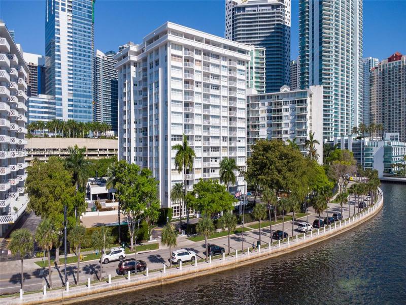 Comprar apartamento en Bayshore Place 1003A