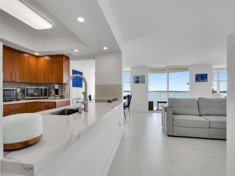 Comprar apartamento en Bayshore Place 1003A