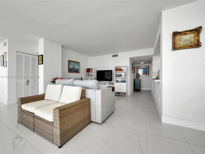 Comprar apartamento en Bayshore Place 1003A
