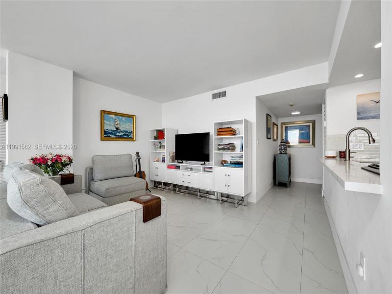 Comprar apartamento en Bayshore Place 1003A