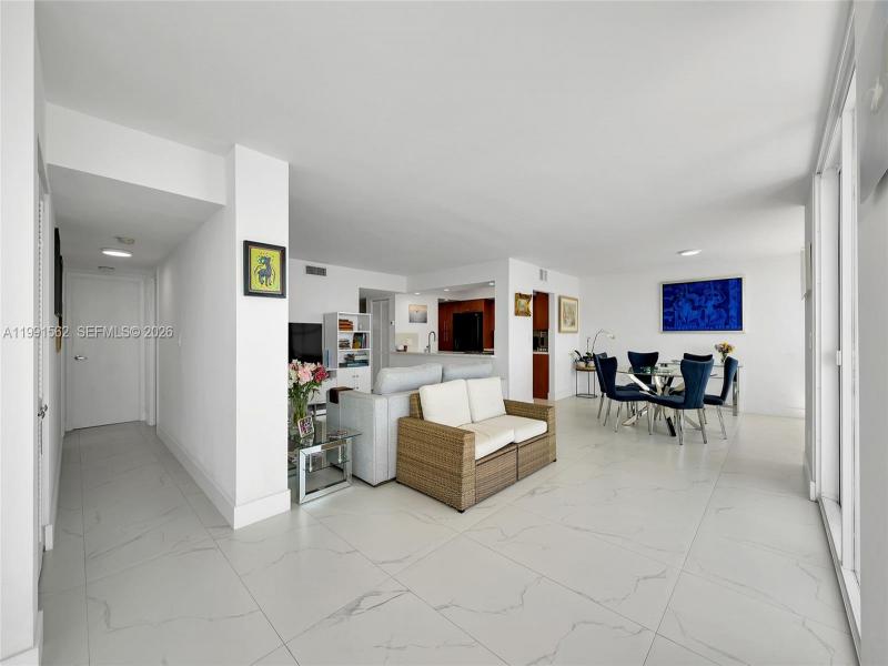 Comprar apartamento en Bayshore Place 1003A