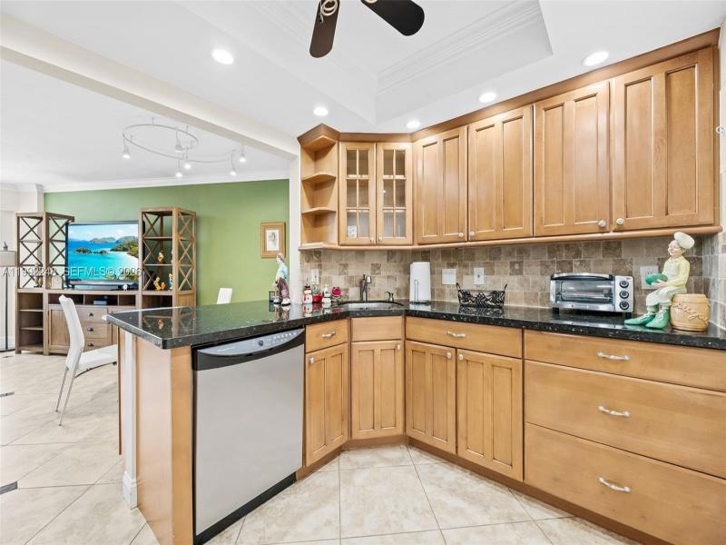 Condo for sale at Royal Ambassador 612