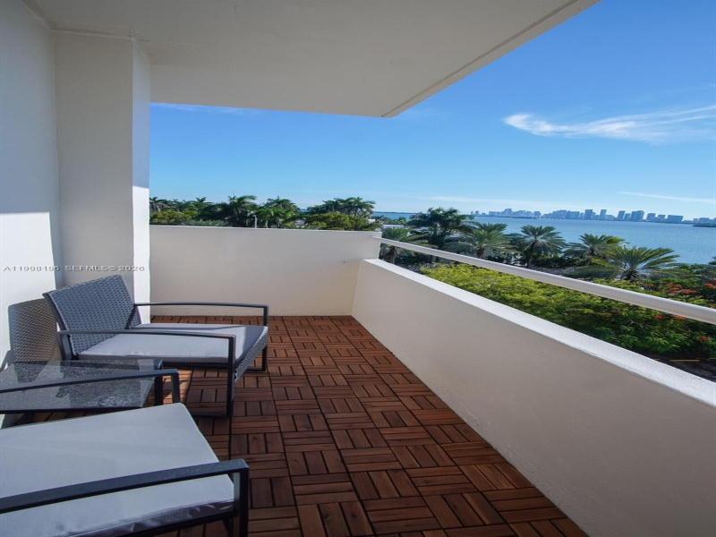 Comprar apartamento en Bayshore Yacht Tennis Club 501
