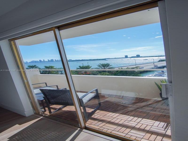 Comprar apartamento en Bayshore Yacht Tennis Club 501