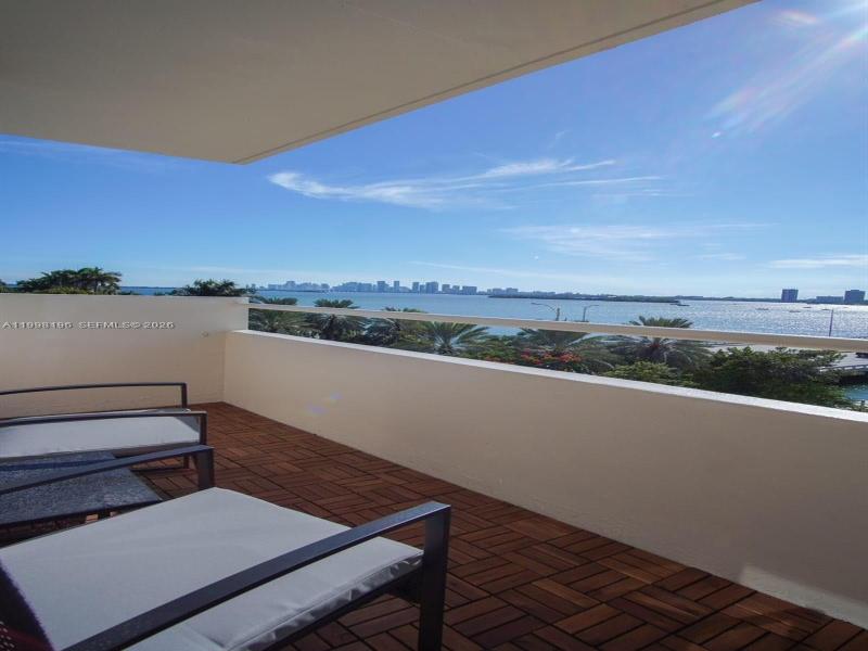 Bayshore Yacht Tennis Club Apt #501