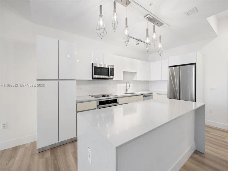 Apartment for rent at Mondrian Hallandale 1004