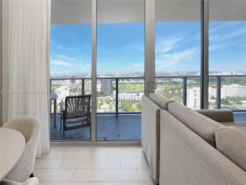 Comprar apartamento no Hyde Beach House T4004