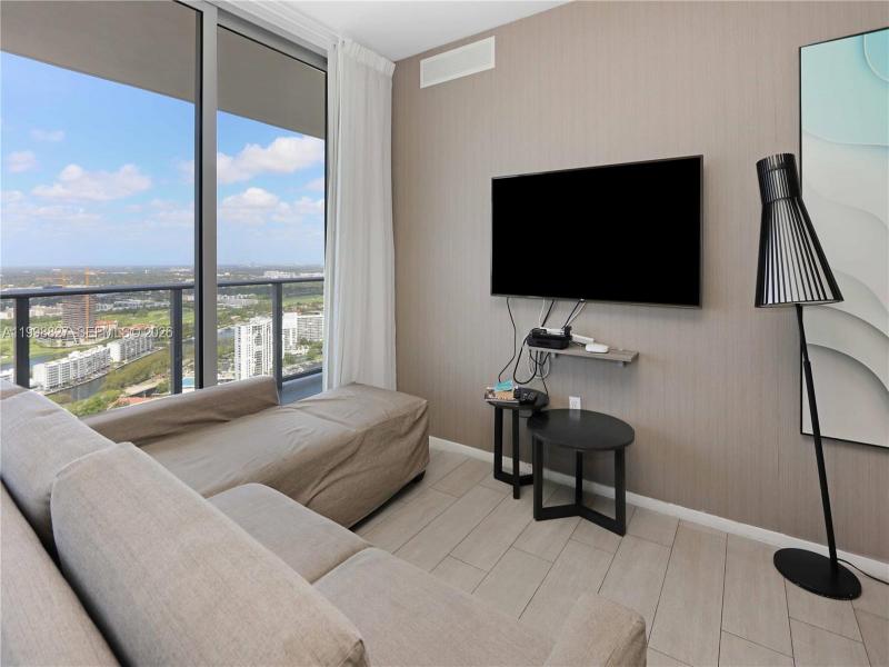 Comprar apartamento no Hyde Beach House T4004