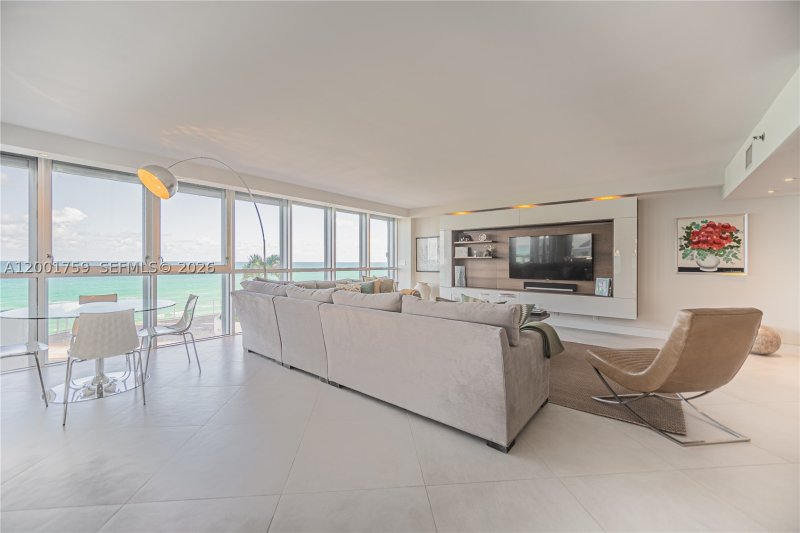 Condo for sale at Oceania 3 536