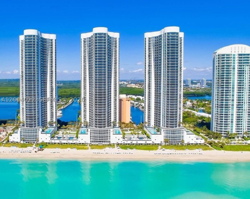 Apartment for rent at Trump Tower One 406