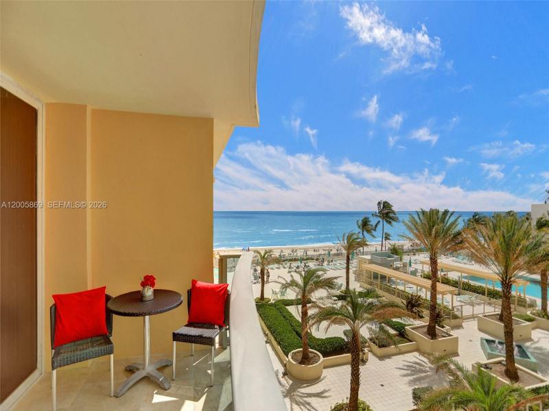 The Wave Condo Apt #415