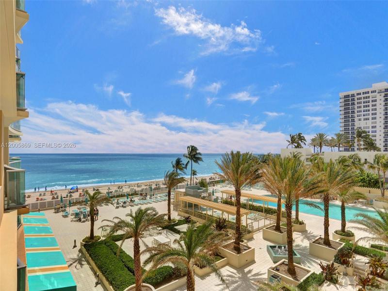 Condo for sale at The Wave Condo 415
