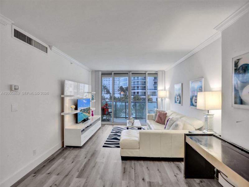 Condo for sale at The Wave Condo 415