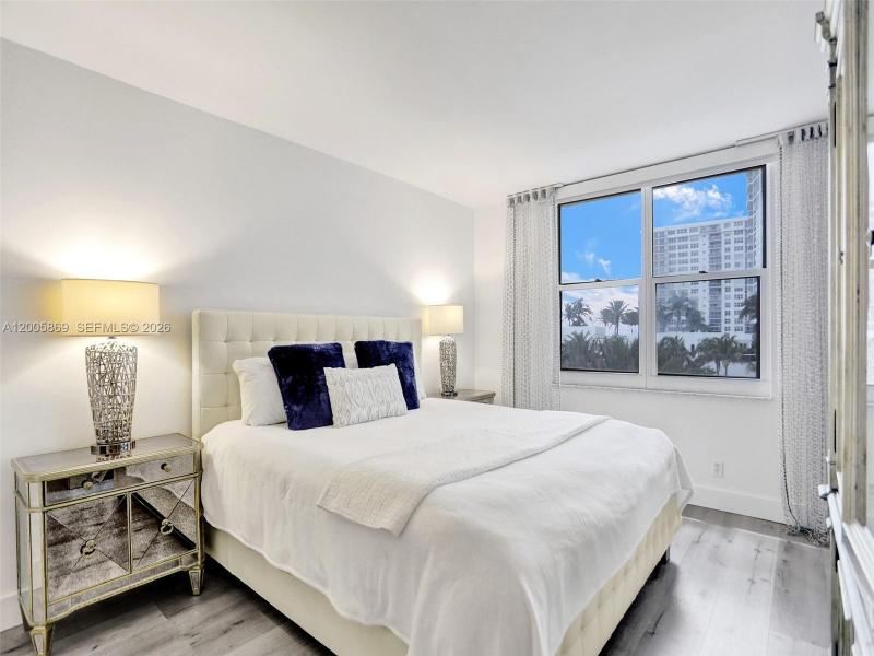 Condo for sale at The Wave Condo 415