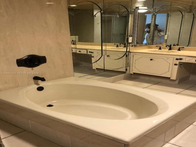 Condo for sale at Aquarius Towers 701N