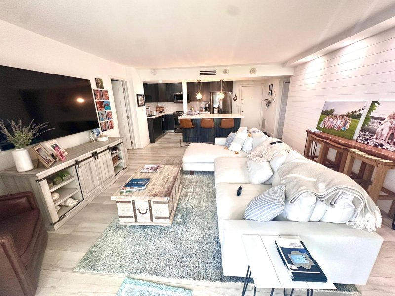 Condo for sale at The Venetian 1211