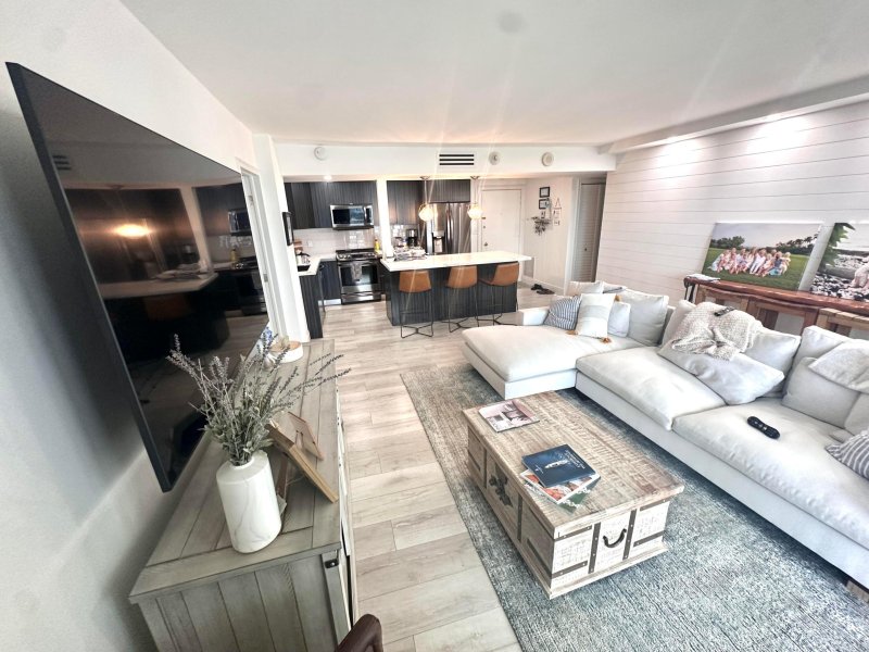 Condo for sale at The Venetian 1211