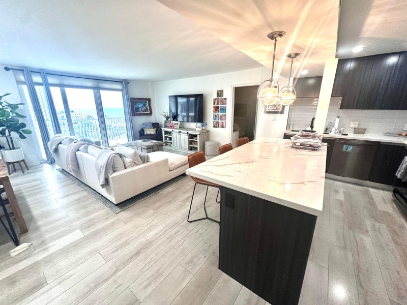 Condo for sale at The Venetian 1211