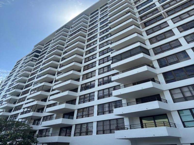 Condo for sale at Olympus Towers 1003